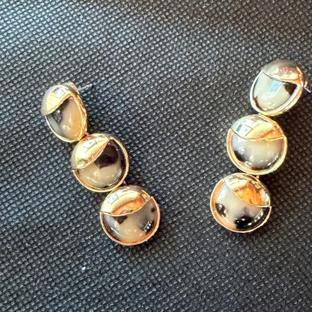 Chico's Gold and Tortoiseshell Necklace and Earrings Set - Picture 5 of 5